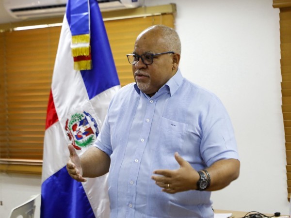 DIRECTOR DURANTE REUNION DIRECTOR DURANTE REUNION