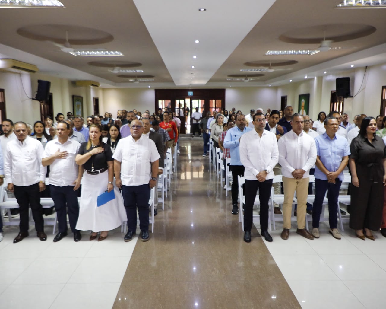 PUBLICO ENTREGA CREDITO EN OCOA