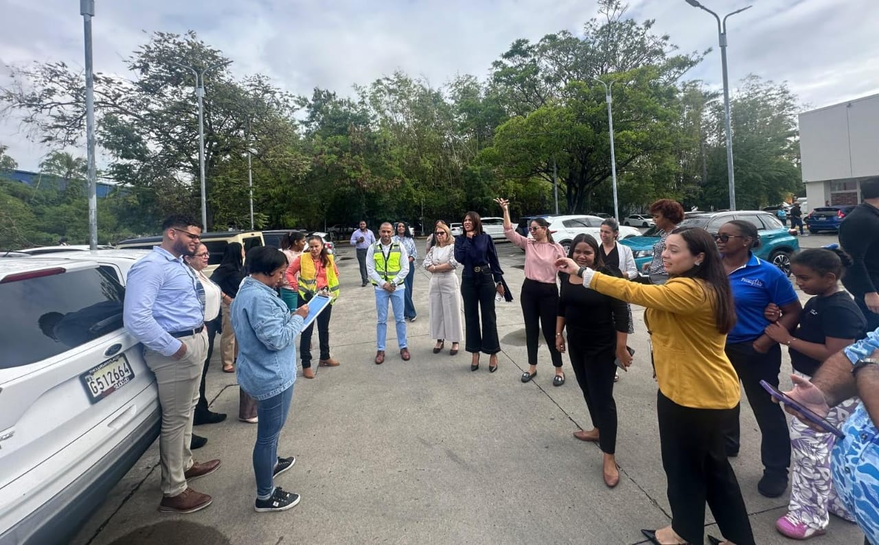 parte de los colaboradores en simulacro