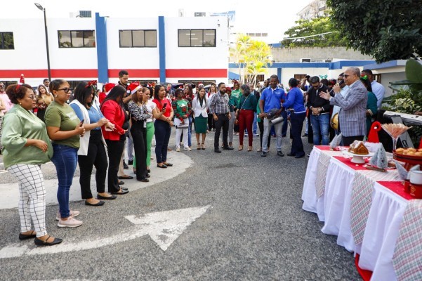 Colaboradores Compartiendo Durante Bienvenida