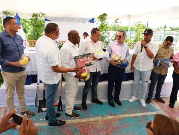 Entrega De Utiles En Gautier